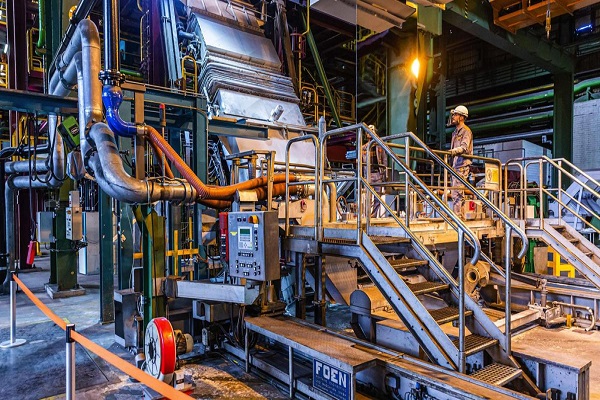 A worker monitors the zinc galvanized steel on the rolling plant, that will in future harness hydrogen instead of coal, on the production line at the Salzgitter AG steel plant in Salzgitter, Germany, on Monday, July 13, 2020. Europe is pinning its green hopes on hydrogen in a plan that sees hundreds of billions euros in investment flowing into the clean technology and fueling a climate-friendly economic recovery. Photographer: Rolf Schulten/Bloomberg