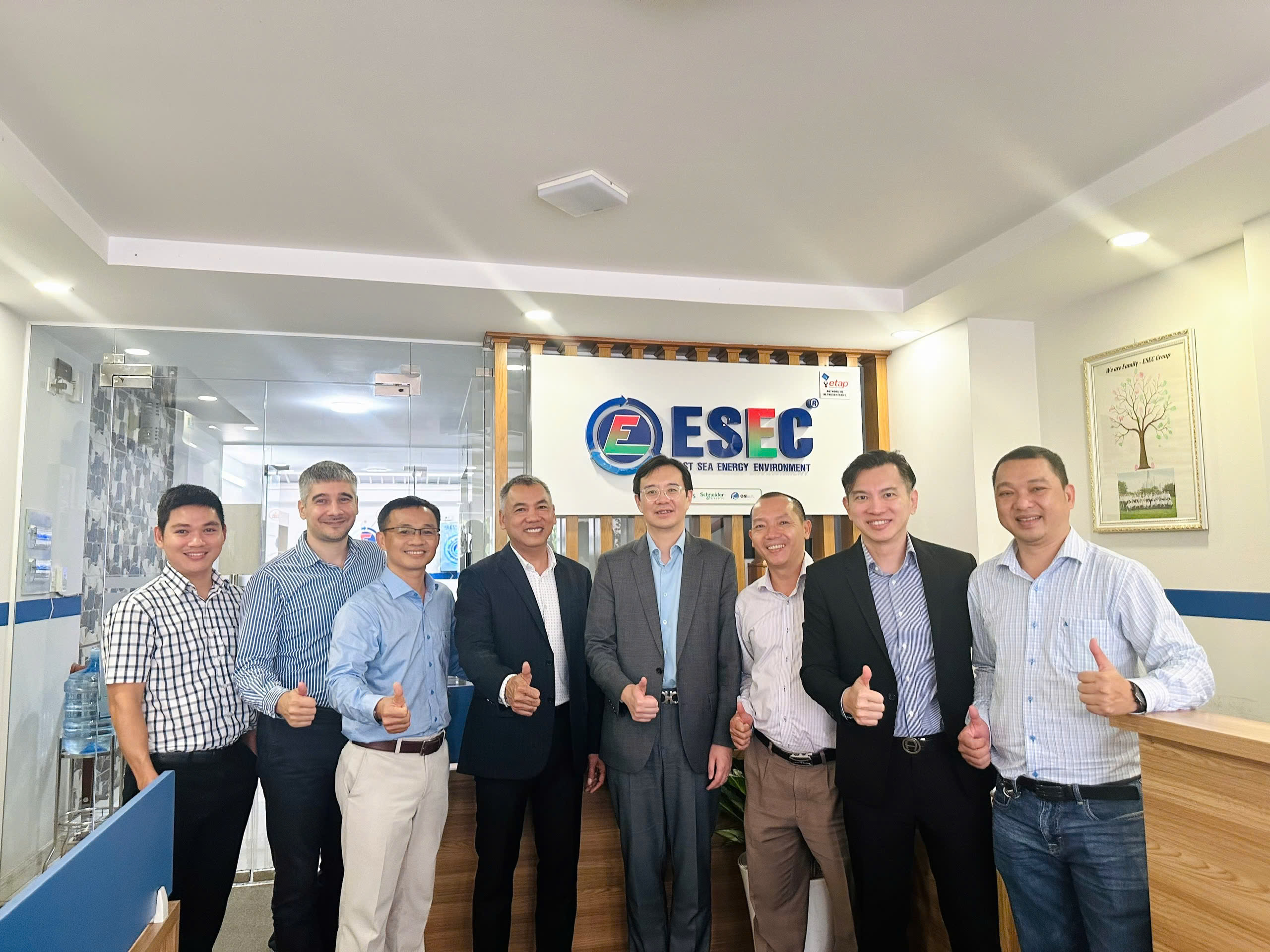 ESEC hân hạnh đón tiếp các lãnh đạo cấp cao của Tập đoàn Schneider Electric ghé thăm và làm việc tại ESEC