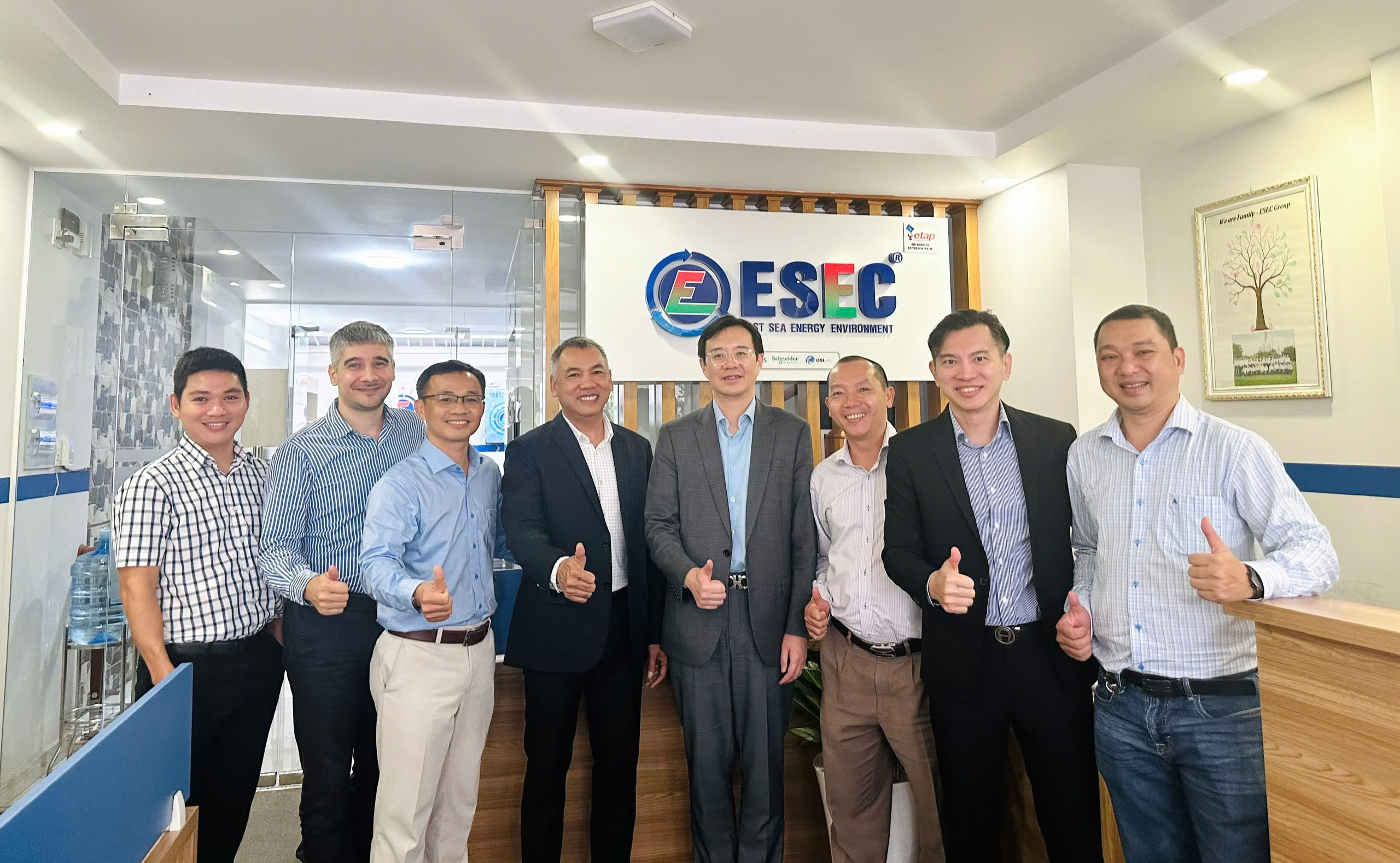 ESEC is honored to welcome Senior Leaders of Schneider Electric Group to visit ESEC Head Quarter.